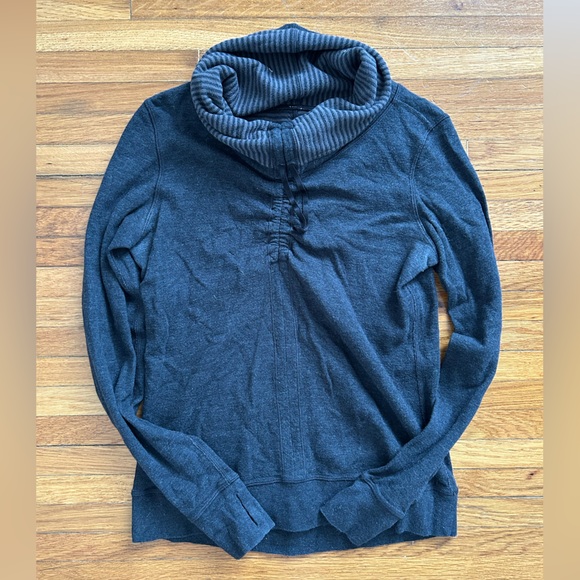 Women’s Lululemon Sweatshirt - Picture 1 of 4
